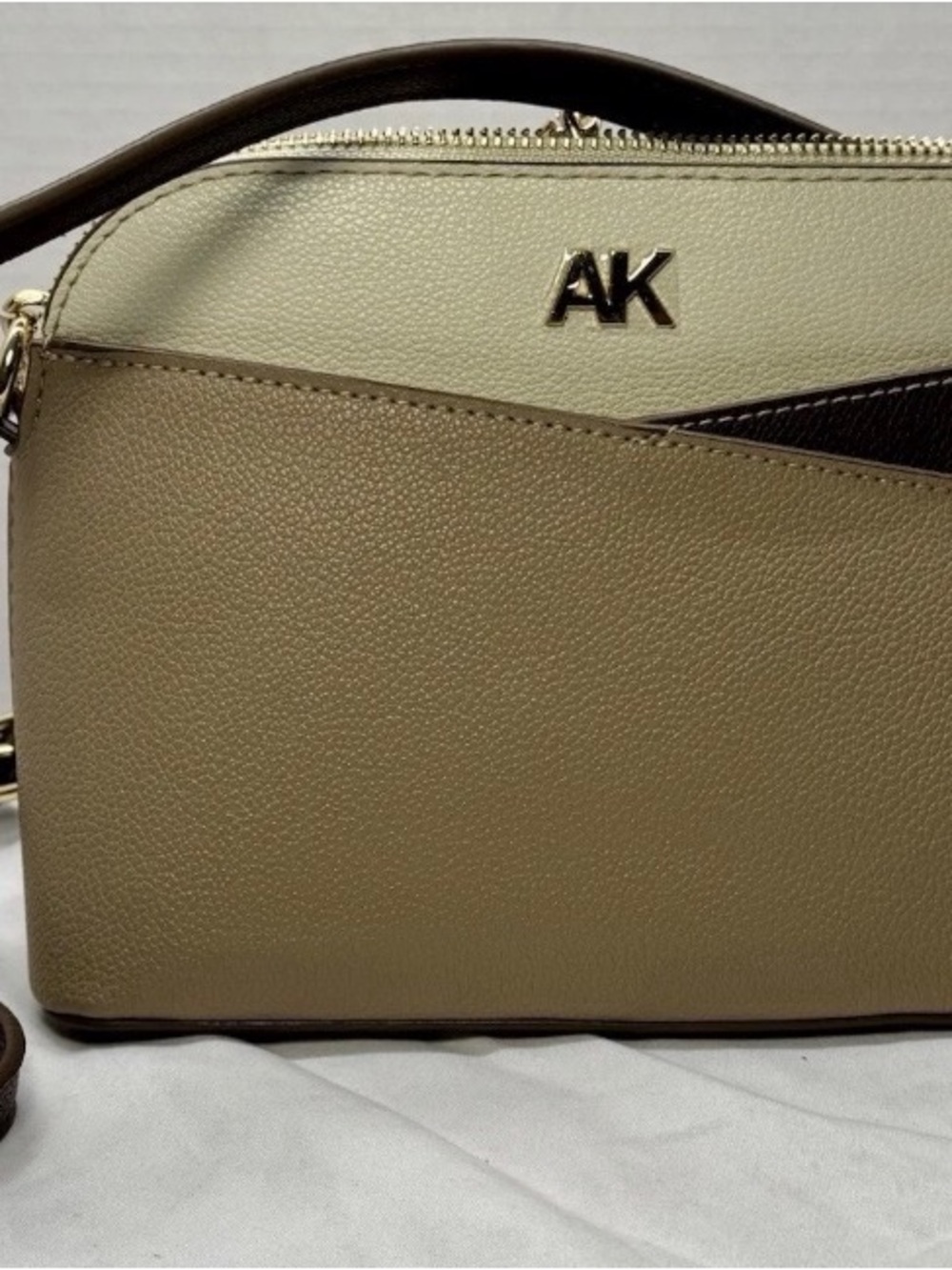 Two-Tone Crossbody Bag in Beige and Cream